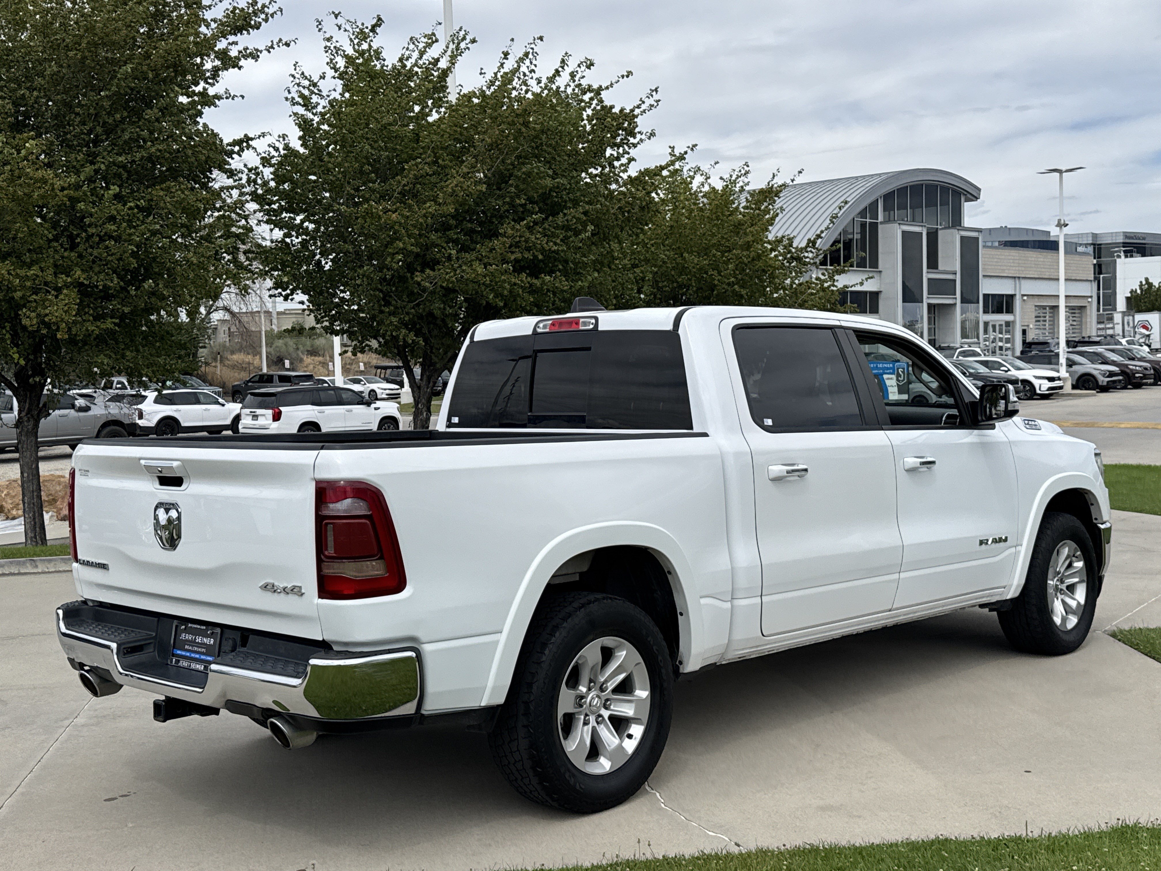 Used 2022 RAM 1500 Laramie AWD/4WD image 5