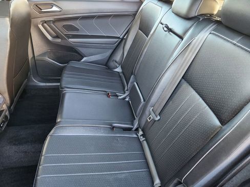Certified 2024 Volkswagen Tiguan SE image 12