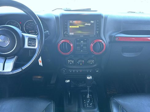 Used 2015 Jeep Wrangler Unlimited Rubicon AWD/4WD image 12