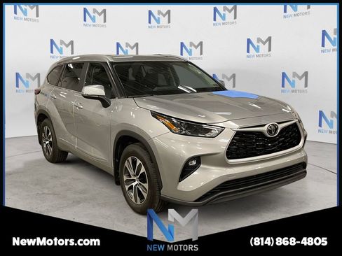 Used 2024 Toyota Highlander XLE AWD/4WD image 7