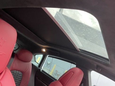 Used 2022 Maserati Levante Trofeo image 42