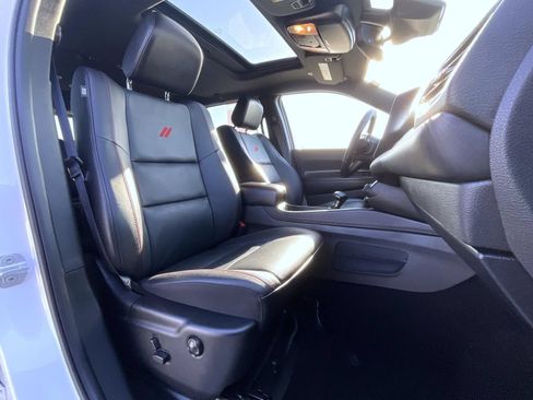 Used 2025 Dodge Durango GT AWD/4WD image 16
