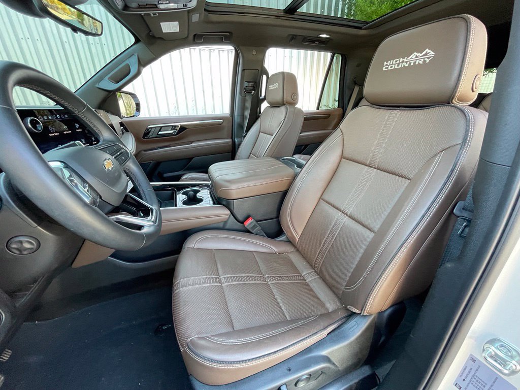 Used 2025 Chevrolet Tahoe High Country AWD/4WD image 23