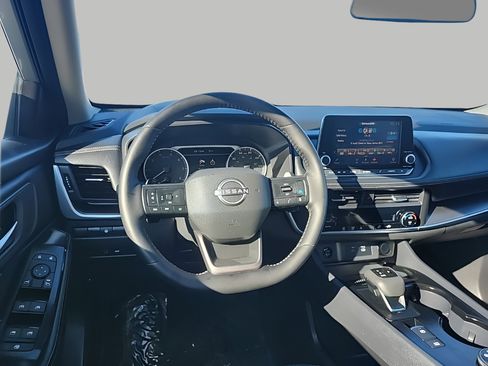 Used 2025 Nissan Rogue SV AWD/4WD image 45