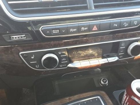 Used 2017 Audi Q7 3.0T Prestige AWD/4WD image 12