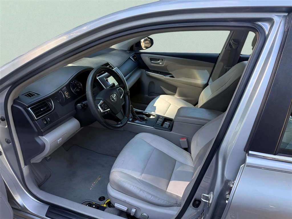 Used 2015 Toyota Camry XLE w/ Moonroof Package FWD image 14