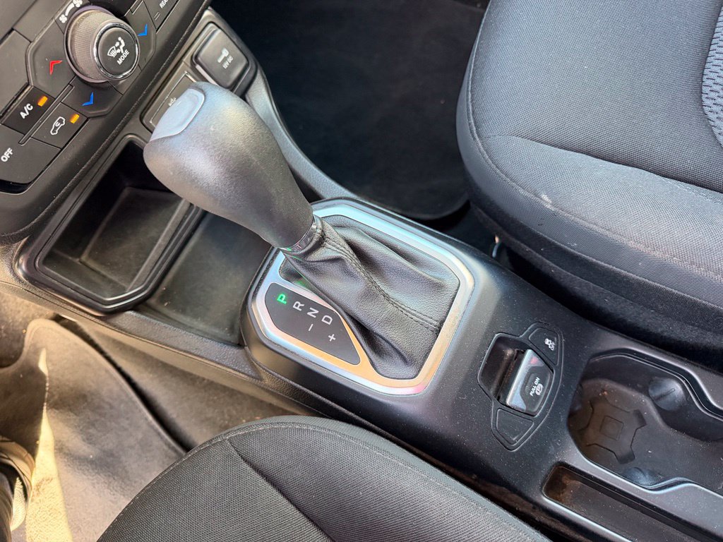 Used 2018 Jeep Renegade Altitude w/ UConnect 8.4 Nav Group FWD image 17