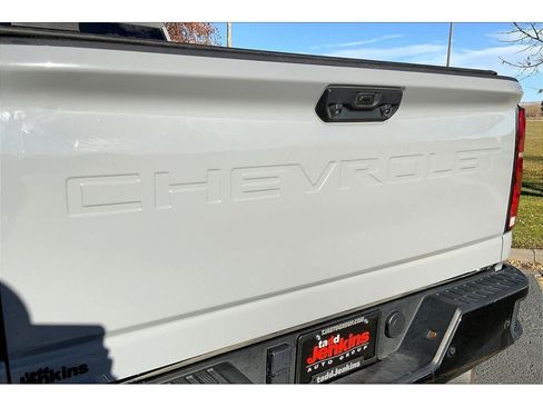 Used 2024 Chevrolet Silverado 2500 ZR2 w/ Technology Package image 9