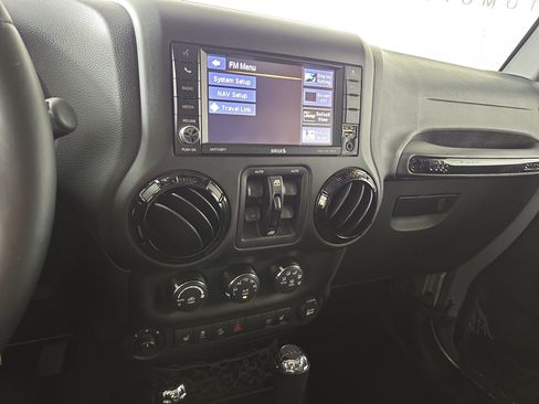 Used 2015 Jeep Wrangler Unlimited Sahara AWD/4WD image 21
