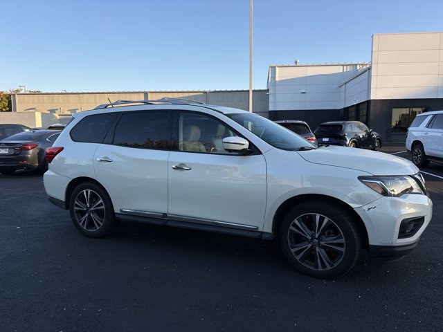 Used 2017 Nissan Pathfinder Platinum AWD/4WD image 4