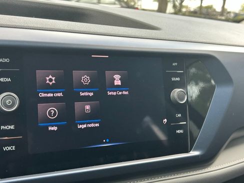 Certified 2024 Volkswagen Taos SE FWD image 18