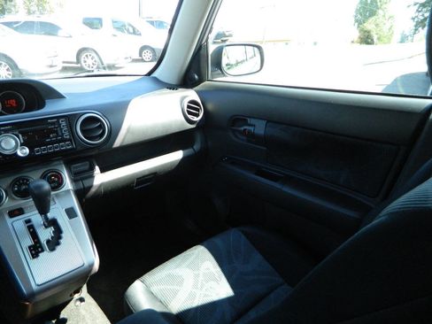 Used 2011 Scion xB Base 4dr Wagon 4A image 17