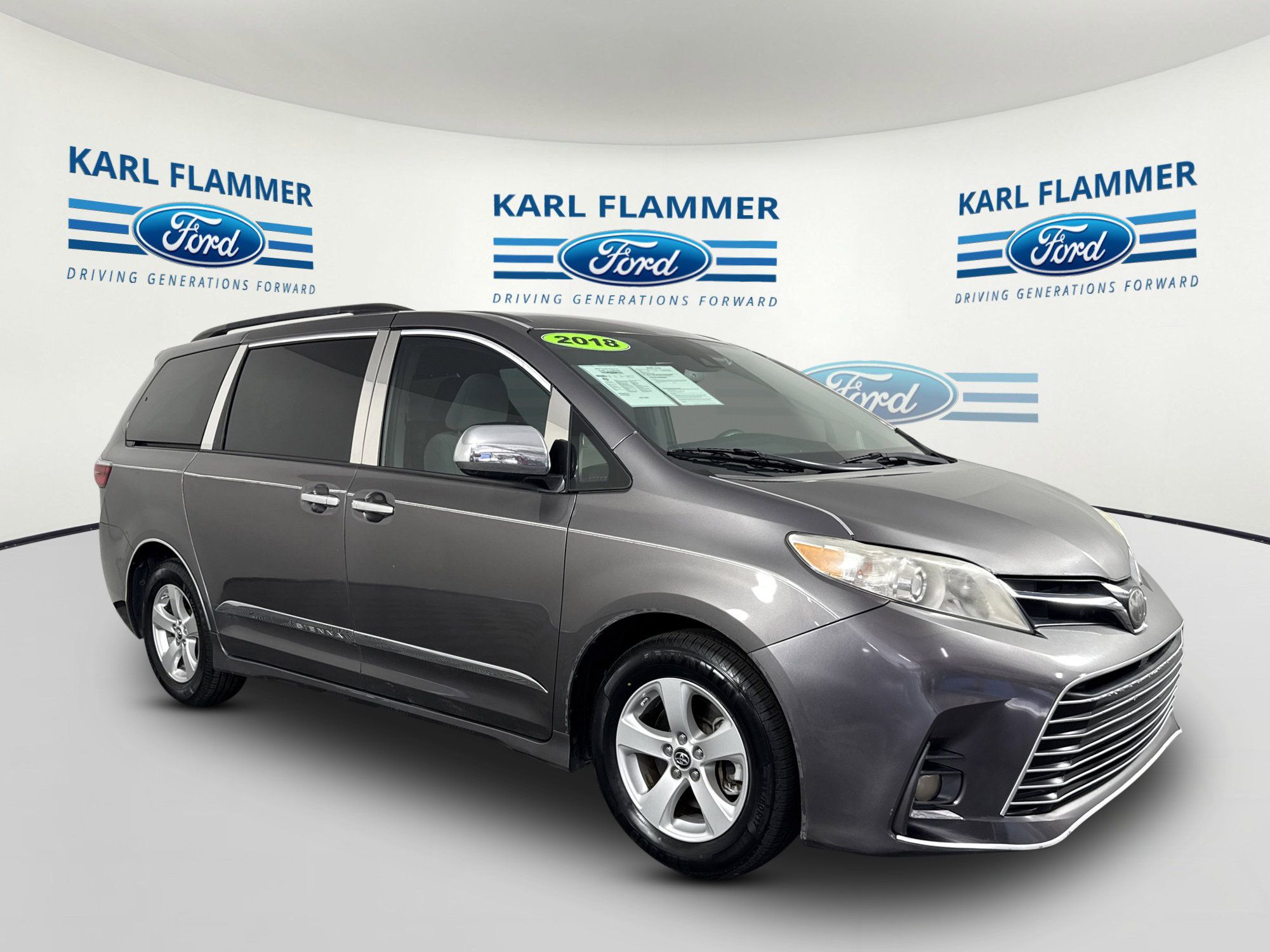 Used 2018 Toyota Sienna LE FWD image 1