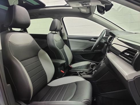 Used 2024 Volkswagen Taos SEL image 5