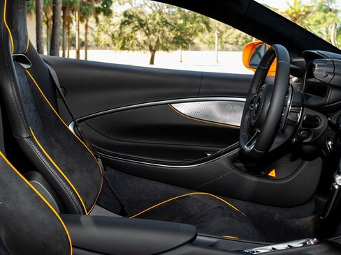 Used 2024 McLaren Artura RWD image 72