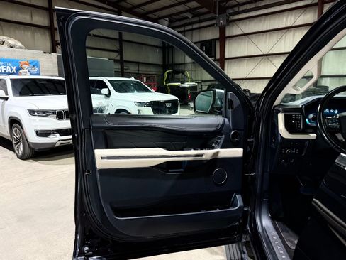 Used 2023 Ford Expedition Max Platinum AWD/4WD image 11