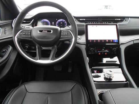 New 2025 Jeep Grand Cherokee L Limited w/ Trailer Tow Package image 4