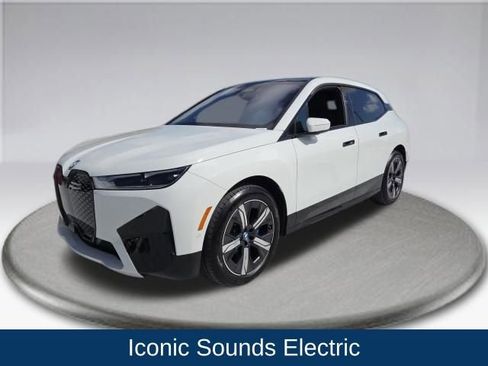 Used 2025 BMW iX xDrive50 w/ Sport Package AWD/4WD image 19