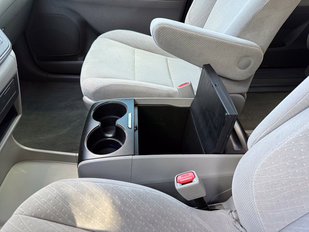 Used 2018 Toyota Sienna LE FWD image 26