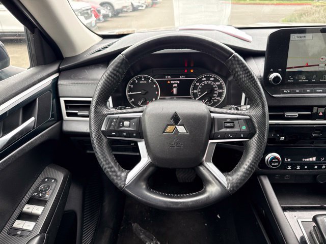 Used 2023 Mitsubishi Outlander SE AWD/4WD image 16
