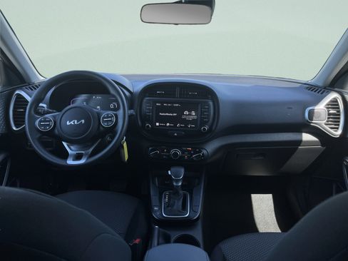 Used 2025 Kia Soul LX w/ LX Technology Package FWD image 23