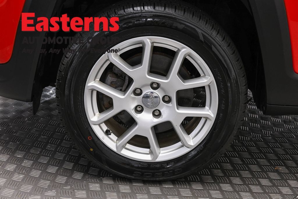 Used 2021 Jeep Renegade Latitude AWD/4WD image 34