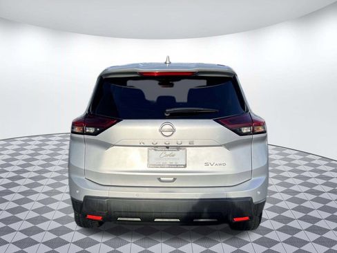 Used 2024 Nissan Rogue SV image 4