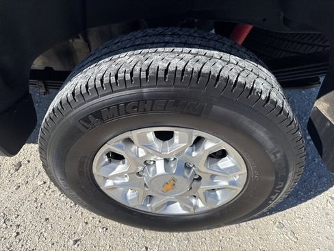 Used 2024 Chevrolet Silverado 2500 LT image 31
