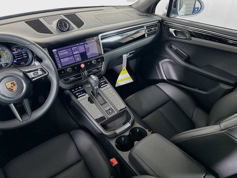 New 2026 Porsche Macan image 25