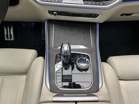 Used 2022 BMW X5 xDrive40i w/ M Sport Package AWD/4WD image 11