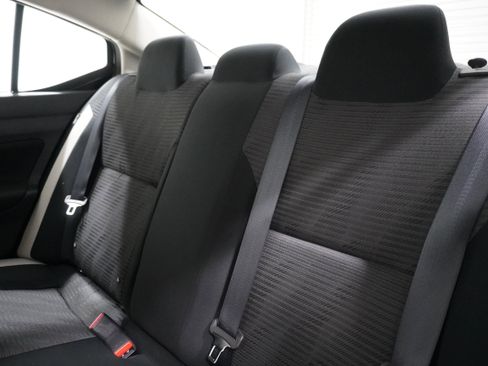 Used 2022 Nissan Versa SV image 11