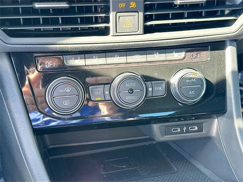 Used 2021 Volkswagen Jetta SEL Premium image 15