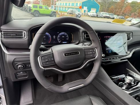 Used 2024 Jeep Wagoneer 4WD image 14