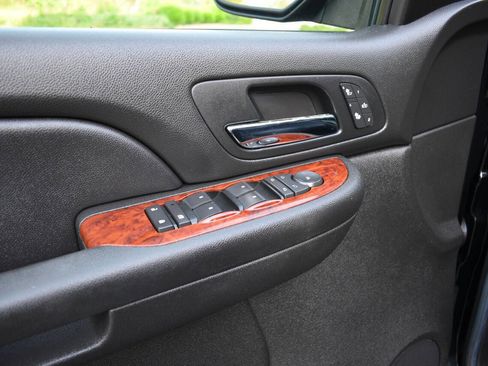 Used 2009 GMC Sierra 1500 SLT w/ Suspension Package, Off-Road image 17