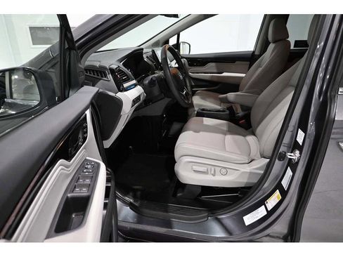 Used 2023 Honda Odyssey Touring image 13