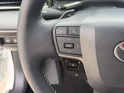 Used 2025 Toyota Camry SE w/ Convenience Package image 13