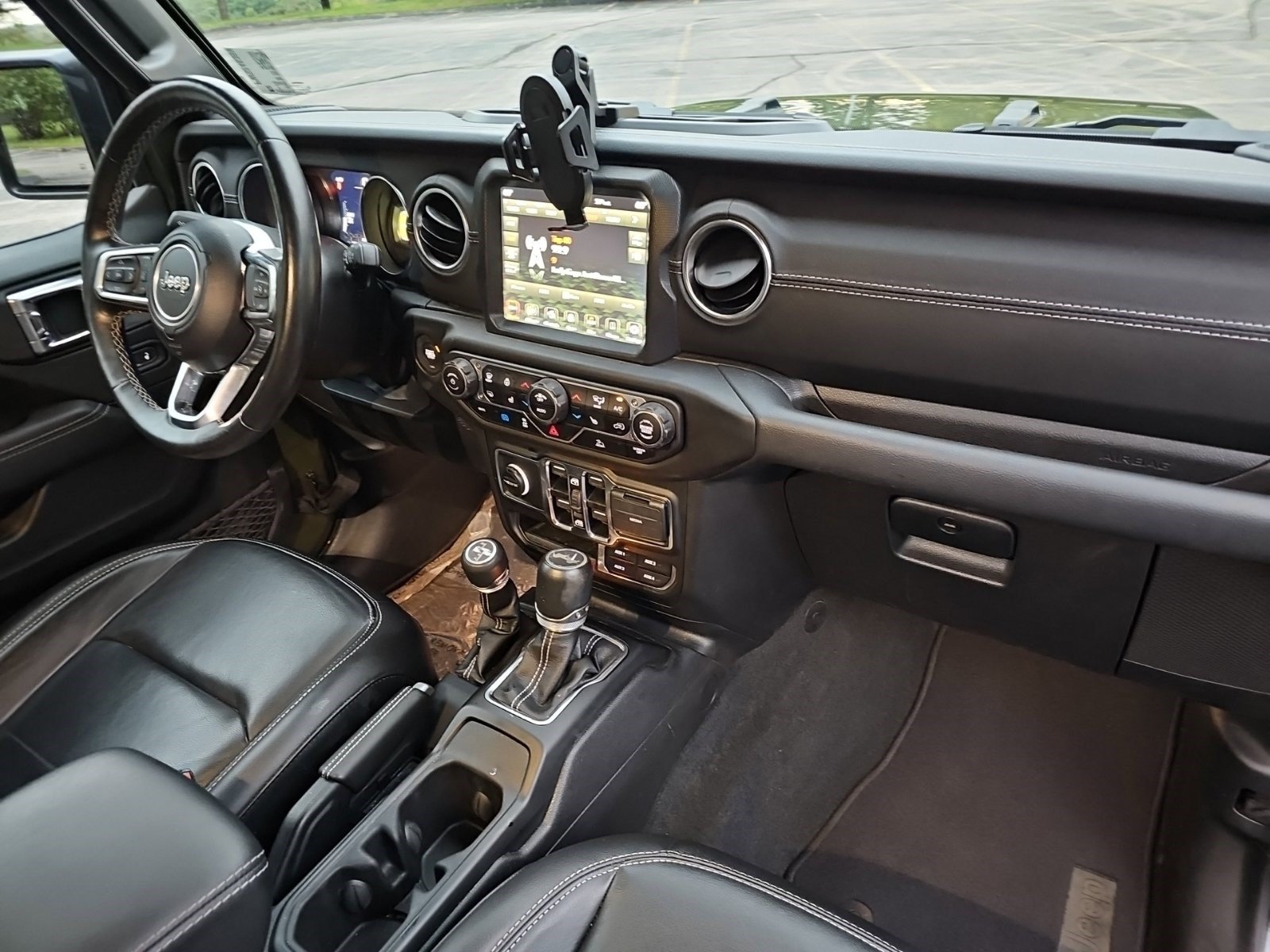 Used 2023 Jeep Wrangler Unlimited Sahara w/ Cold Weather Group AWD/4WD image 11