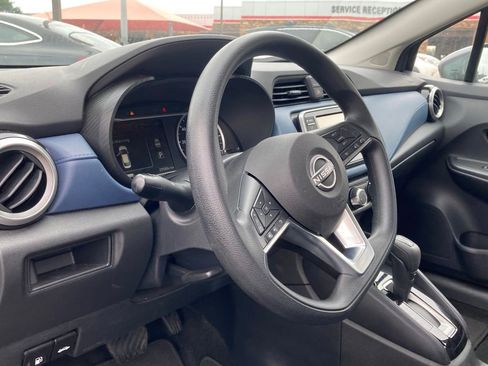 Used 2025 Nissan Versa SV FWD image 8