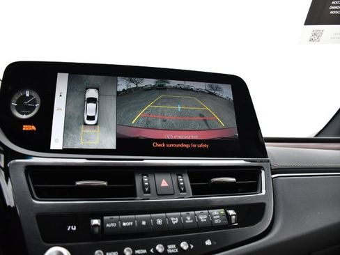 Used 2025 Lexus ES 300h Ultra Luxury image 18