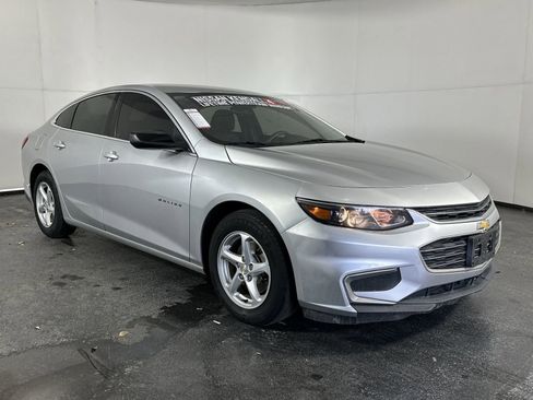 Used 2017 Chevrolet Malibu LS image 2