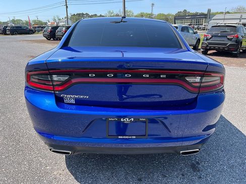 Used 2021 Dodge Charger SXT w/ Leather Interior Group RWD image 4