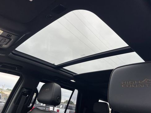 Used 2021 Chevrolet Tahoe High Country image 14