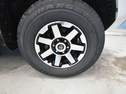 Used 2024 Toyota 4Runner TRD Off-Road Premium image 34