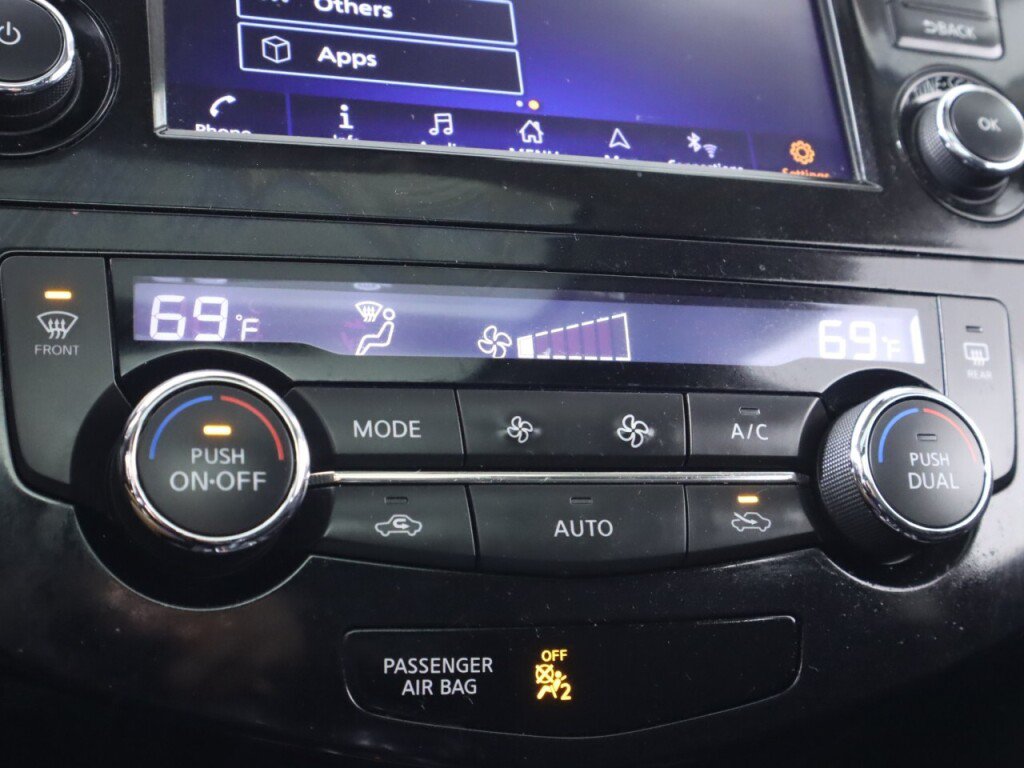 Used 2020 Nissan Rogue SV w/ Sun & Sound Touring Package AWD/4WD image 25
