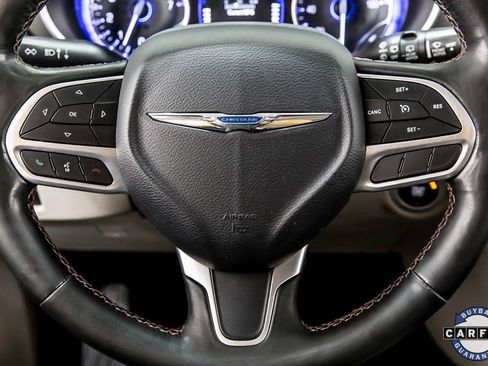 Used 2020 Chrysler Pacifica Touring-L image 26