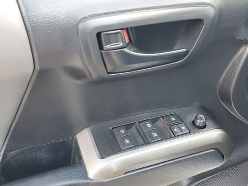 Certified 2022 Toyota Tacoma TRD Off-Road image 43