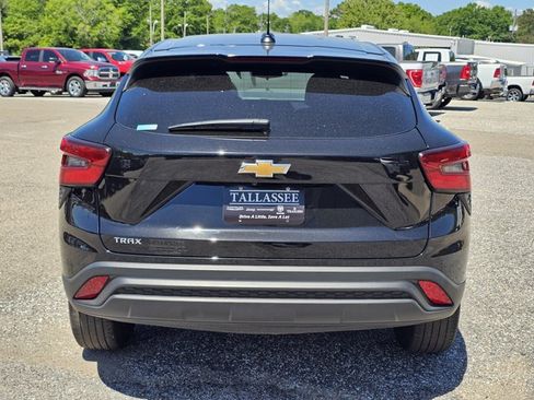 Used 2026 Chevrolet Trax LS FWD image 21