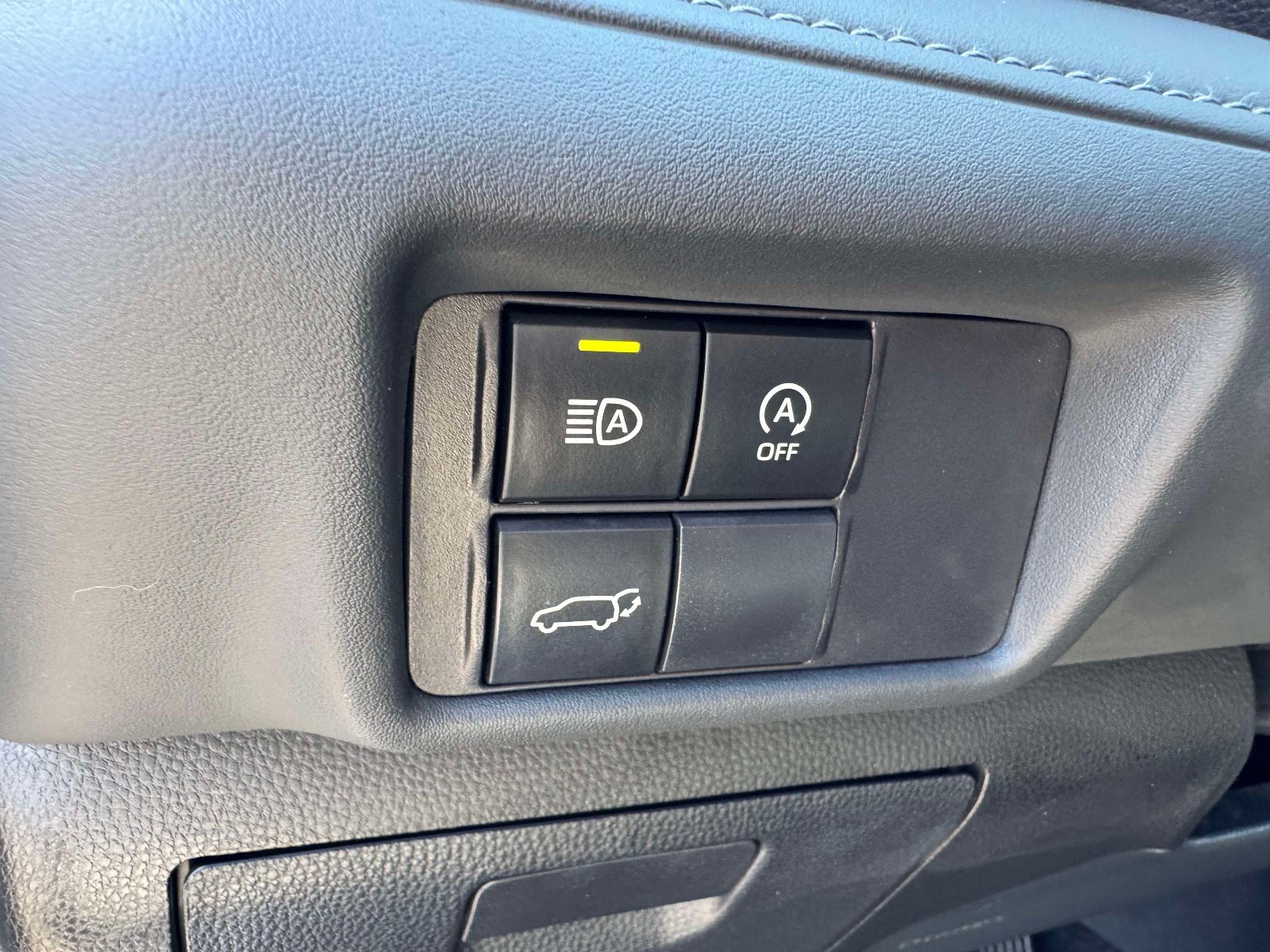 Used 2024 Toyota Highlander XLE AWD/4WD image 21