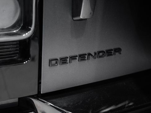Used 2024 Land Rover Defender 130 V8 AWD/4WD image 14