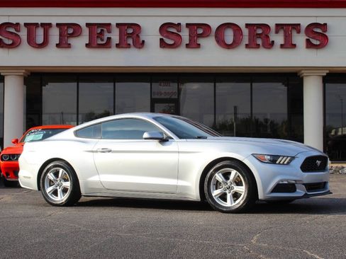 Used 2017 Ford Mustang Coupe RWD image 1